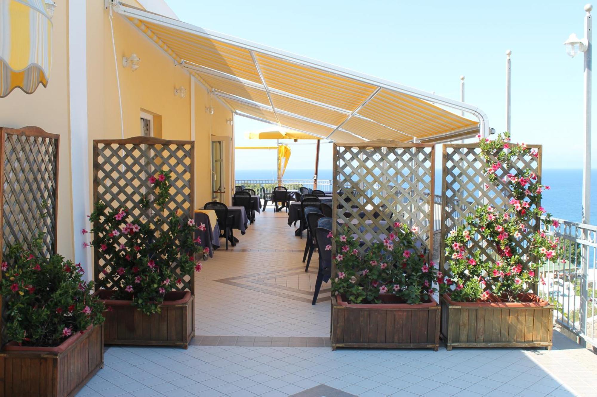 Hotel Villaggio Dei Pescatori ปอนซา ภายนอก รูปภาพ