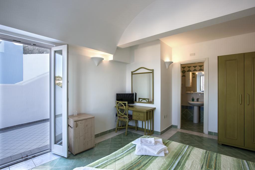 Hotel Villaggio Dei Pescatori ปอนซา ภายนอก รูปภาพ