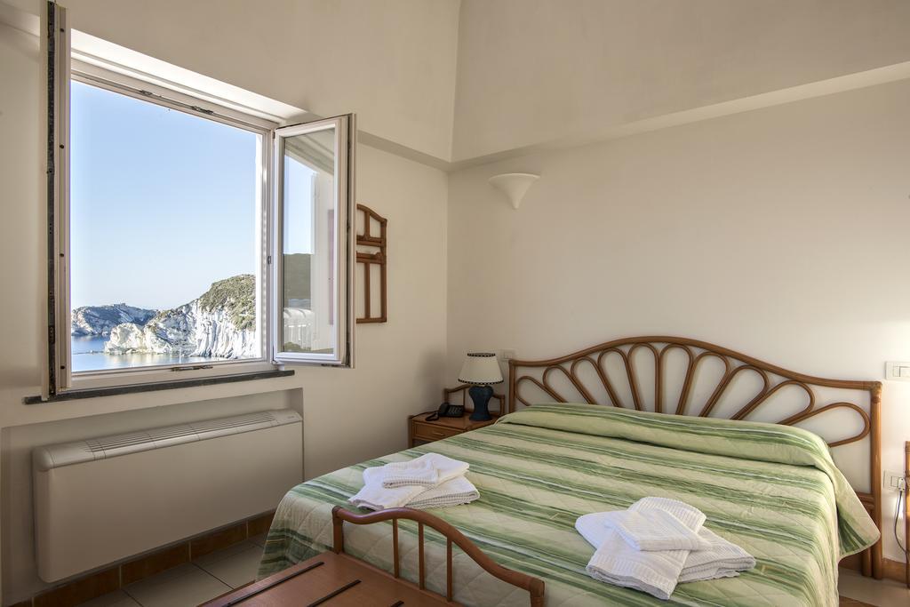 Hotel Villaggio Dei Pescatori ปอนซา ภายนอก รูปภาพ