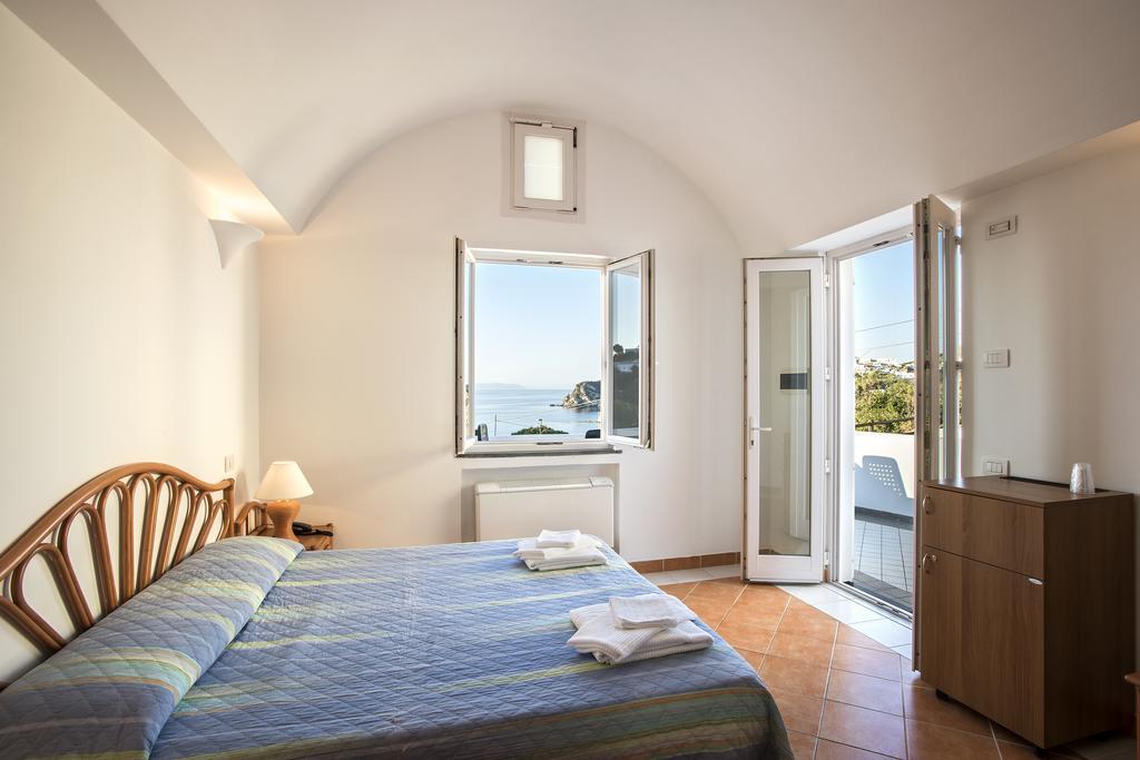 Hotel Villaggio Dei Pescatori ปอนซา ภายนอก รูปภาพ