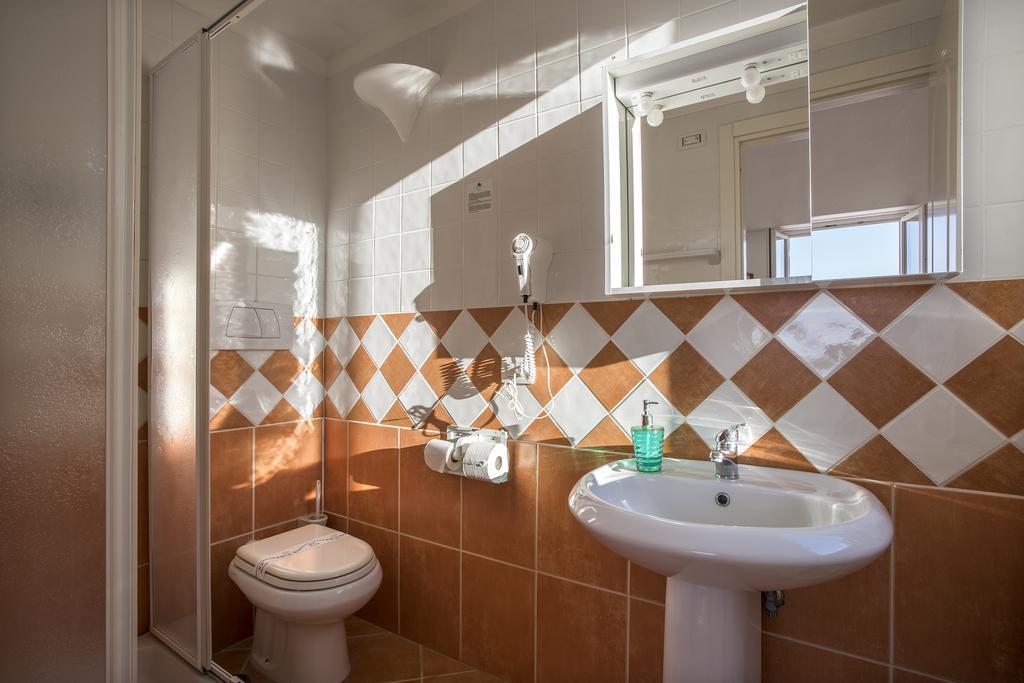 Hotel Villaggio Dei Pescatori ปอนซา ภายนอก รูปภาพ