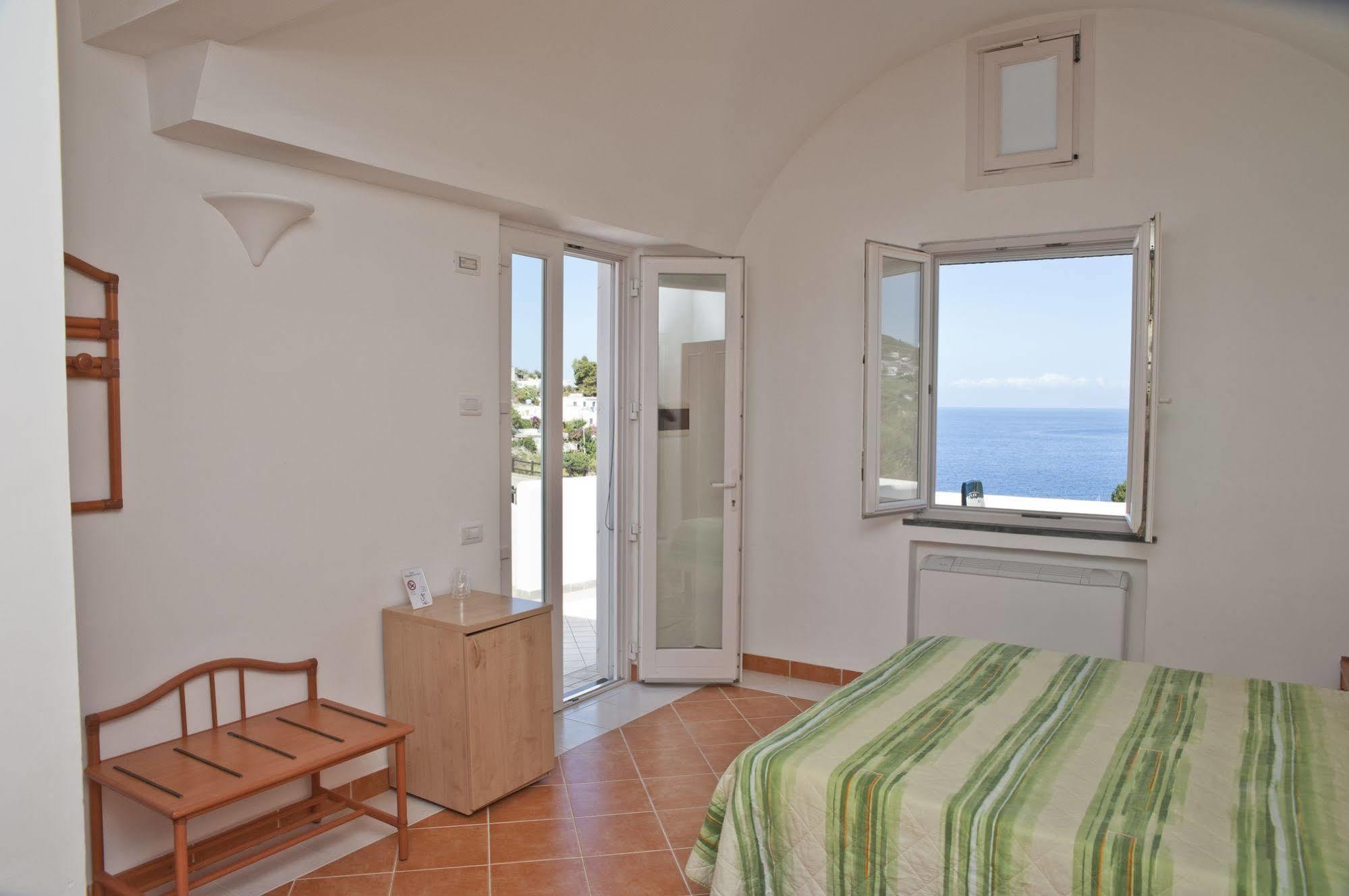 Hotel Villaggio Dei Pescatori ปอนซา ภายนอก รูปภาพ